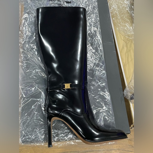Vince Camuto Skylie Black Glossy Leather High Heel Boots Sz 8 BNWB - Picture 5 of 6